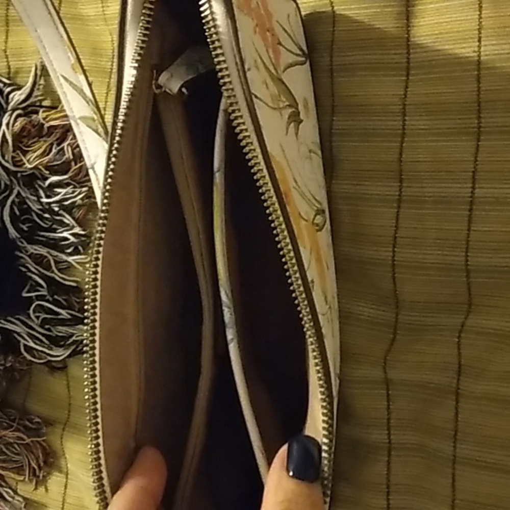 Purses - Picture 2 of 5